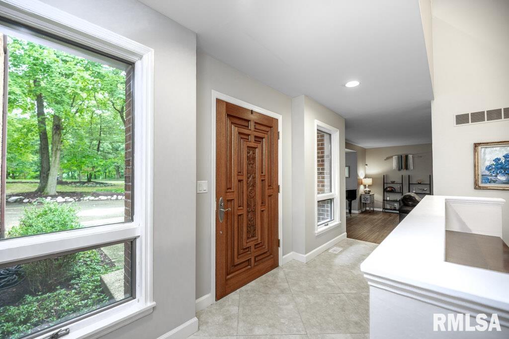 408 West Ravinwoods Road Peoria, IL 61615 - Photo 9 of 70 Gallery Image 9