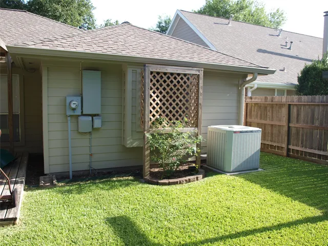 $2,095 | 4027 Avanti Drive, Pearland, TX 77584