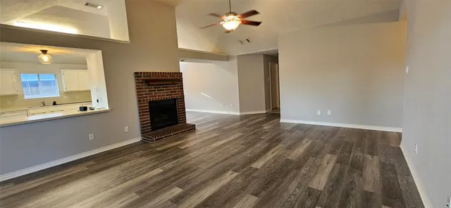 $2,095 | 4027 Avanti Drive, Pearland, TX 77584