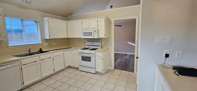 $2,095 | 4027 Avanti Drive, Pearland, TX 77584