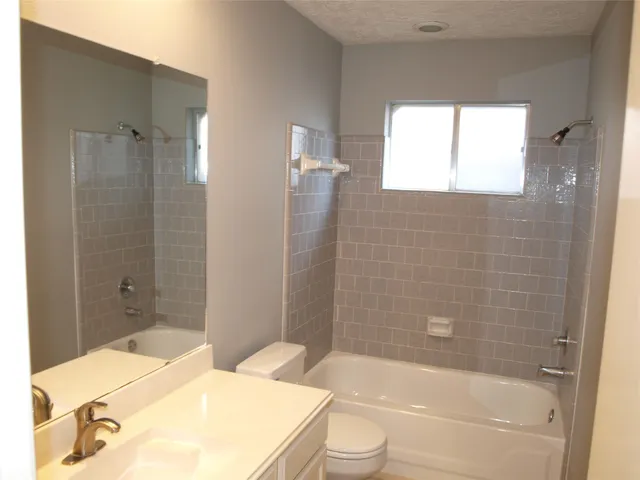 $2,095 | 4027 Avanti Drive, Pearland, TX 77584