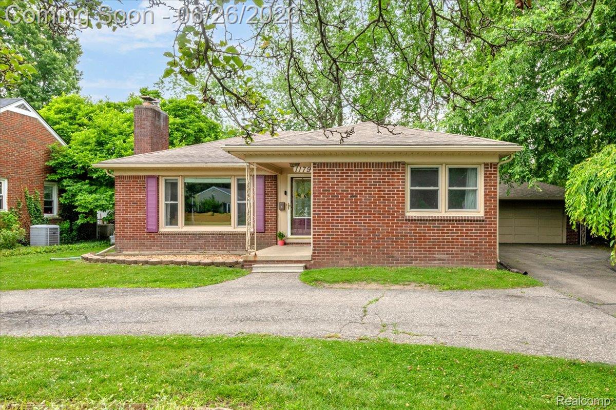 1179 Hampton Road Grosse Pointe, MI 48236 - Photo 2 of 37 02-1179 Hampton Rd_1.jpg