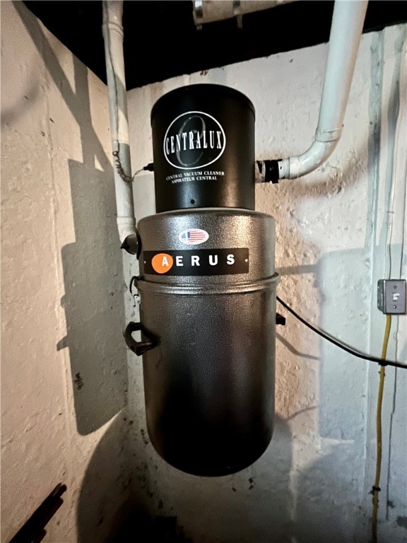 280 Pippin Orchard Road Cranston, RI 02921 - Photo 33 of 39 Central vacuum