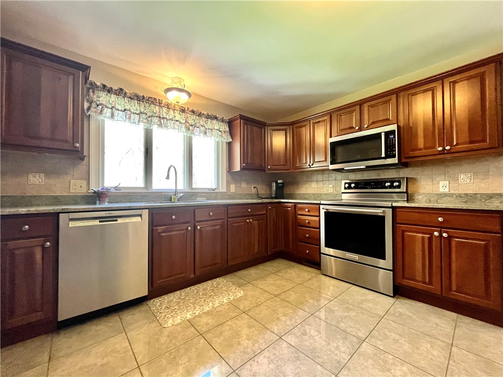 280 Pippin Orchard Road Cranston, RI 02921 - Photo 9 of 39 Cherry & granite kitchen