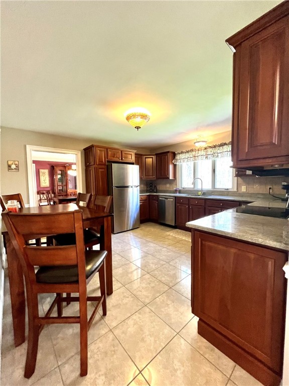 280 Pippin Orchard Road Cranston, RI 02921 - Photo 10 of 39 Perfectly centered in the heart of the home