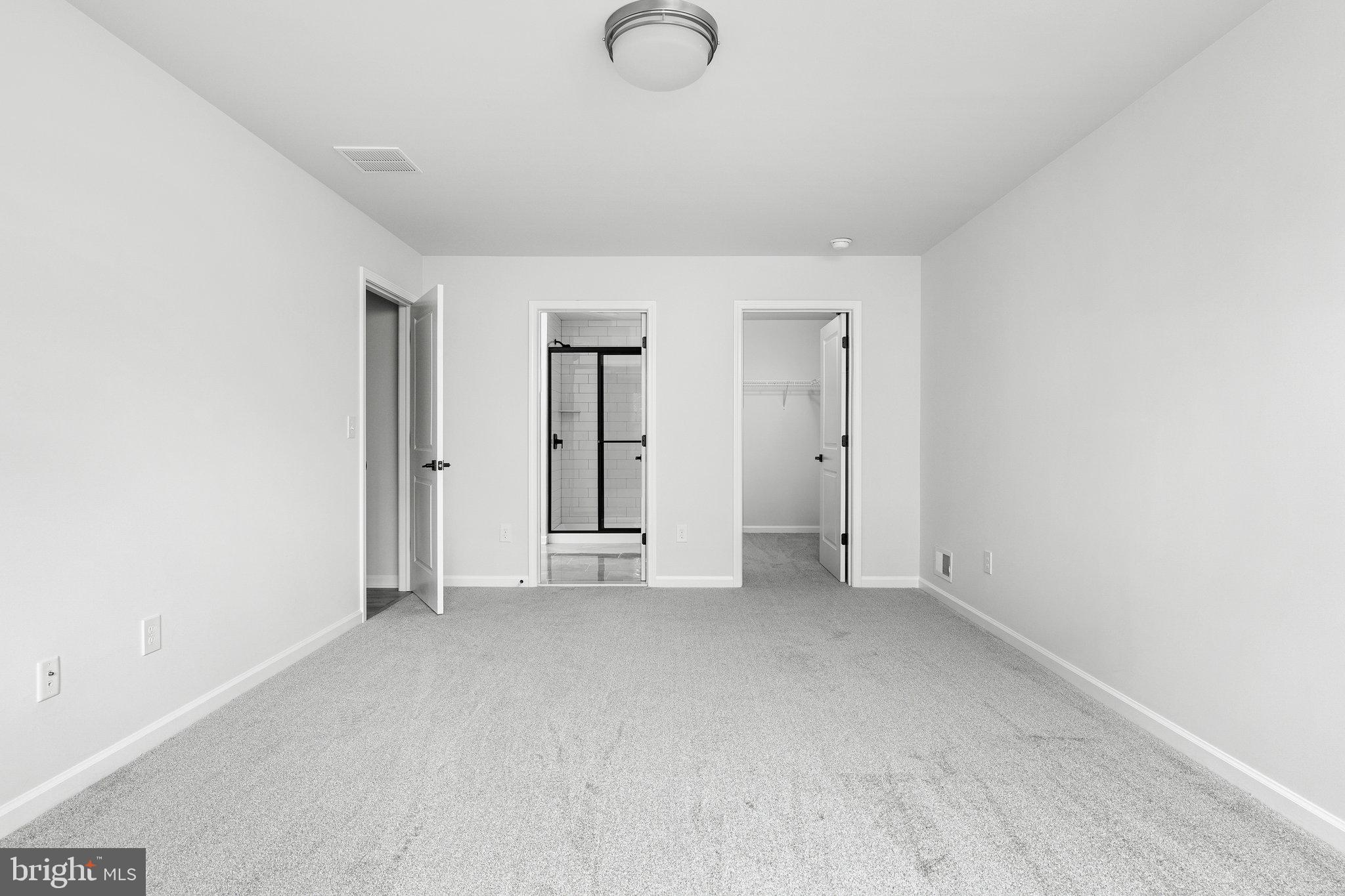 4913 South Broad Street Hamilton, NJ 08620 - Photo 30 of 31 an empty room with closet and mirror