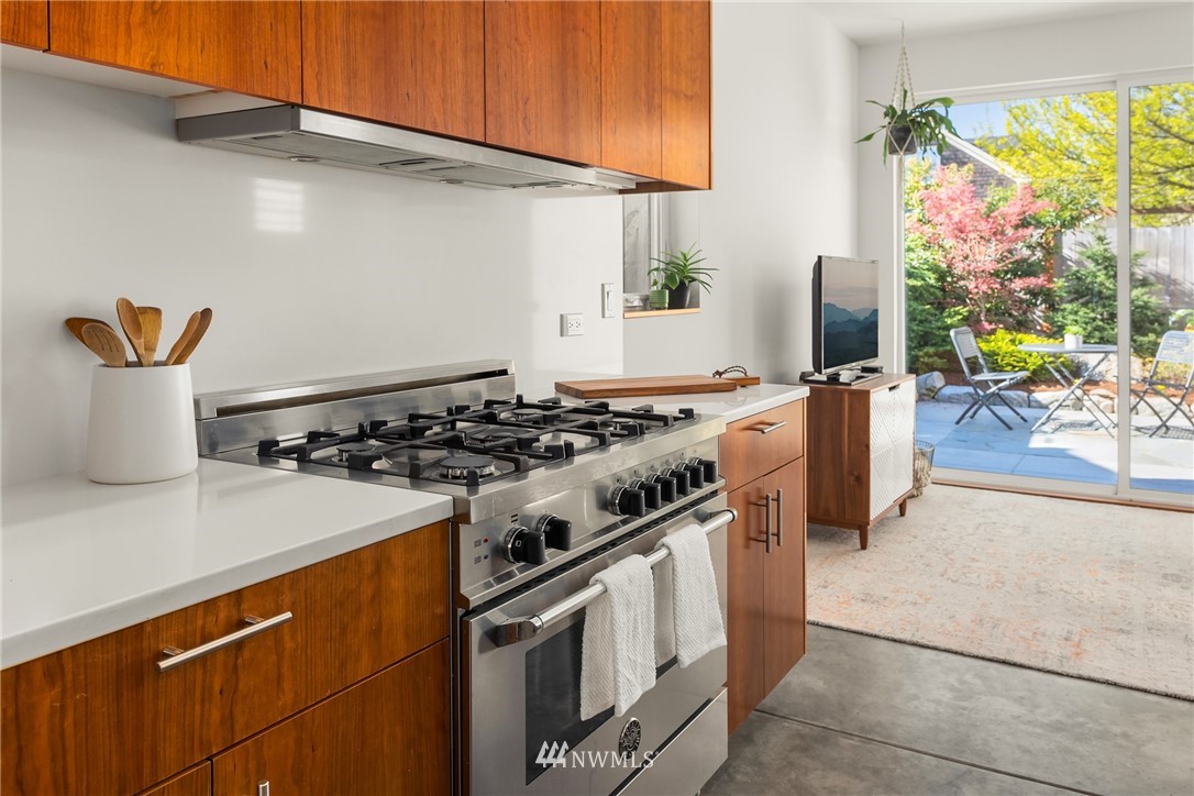750 North 73rd Street Seattle, WA 98103 - Photo 12 of 32