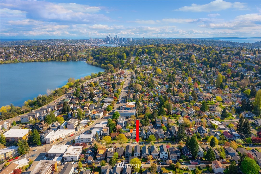 750 North 73rd Street Seattle, WA 98103 - Photo 3 of 32