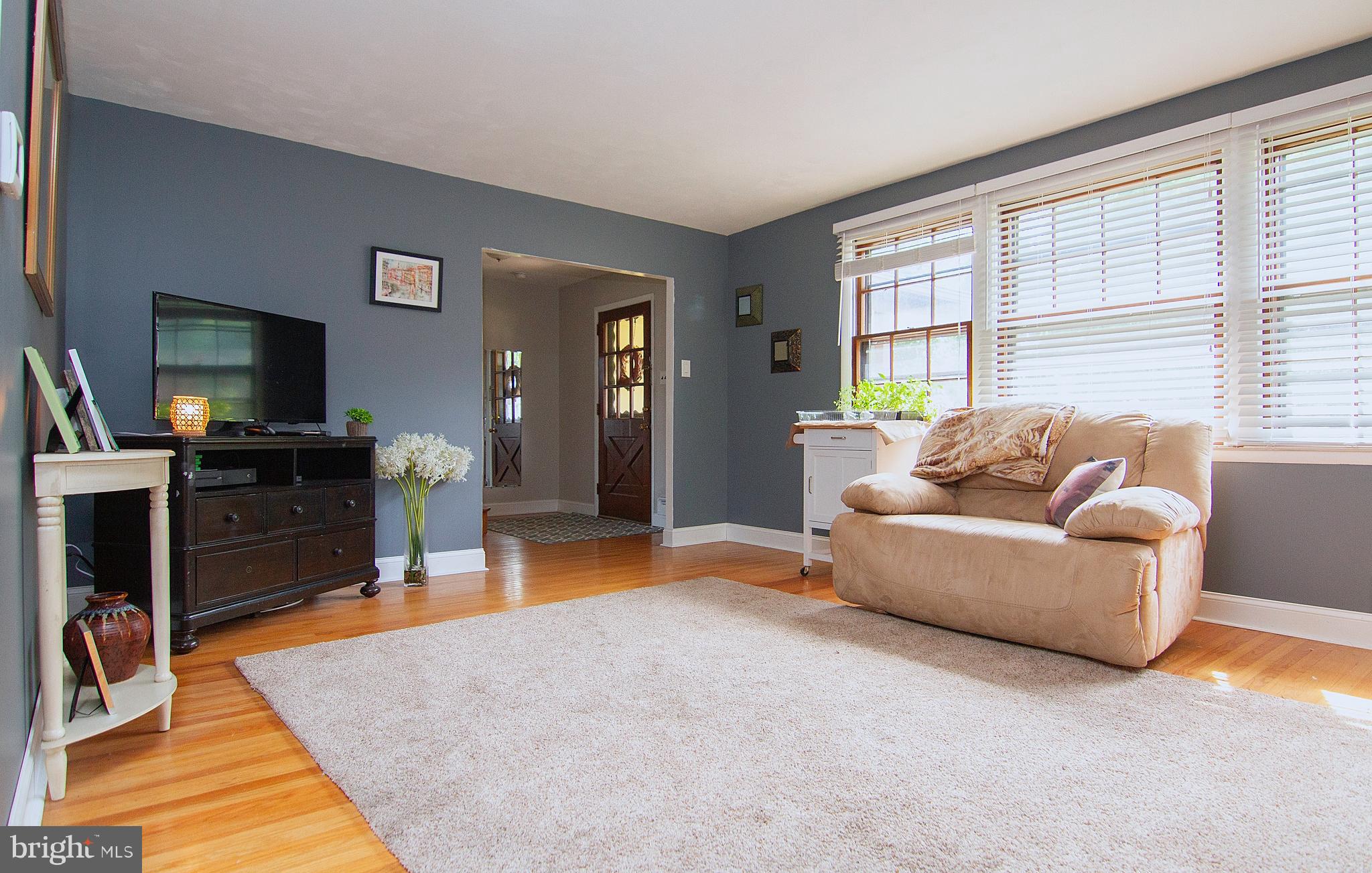 10 Scattergood Road Cherry Hill, NJ 08003 - Photo 4 of 30 Living Room