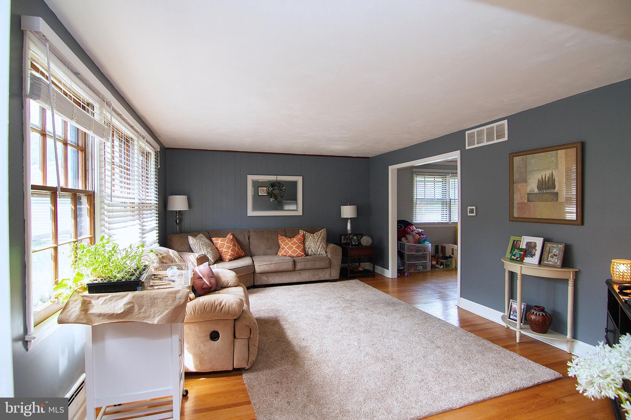 10 Scattergood Road Cherry Hill, NJ 08003 - Photo 5 of 30 Living Room