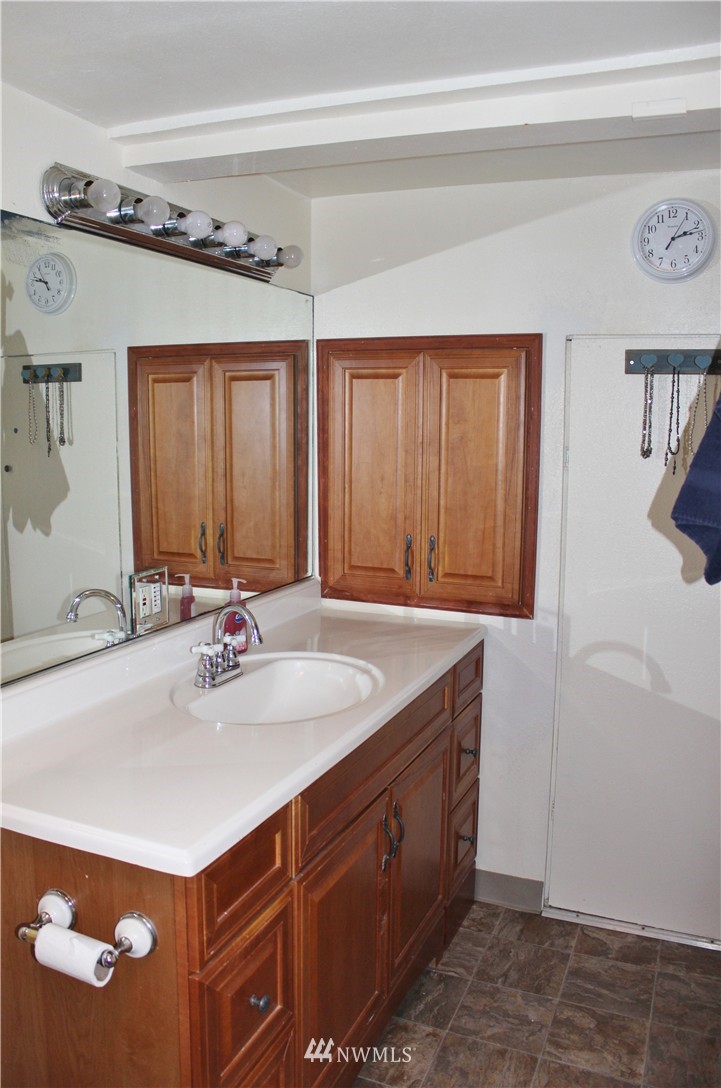 302 South Gardner Road Burlington, WA 98233 - Photo 12 of 23 Gallery Image 12