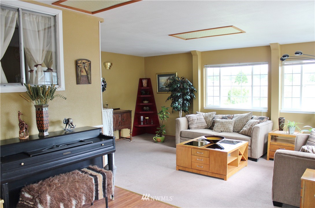 302 South Gardner Road Burlington, WA 98233 - Photo 6 of 23 Gallery Image 6
