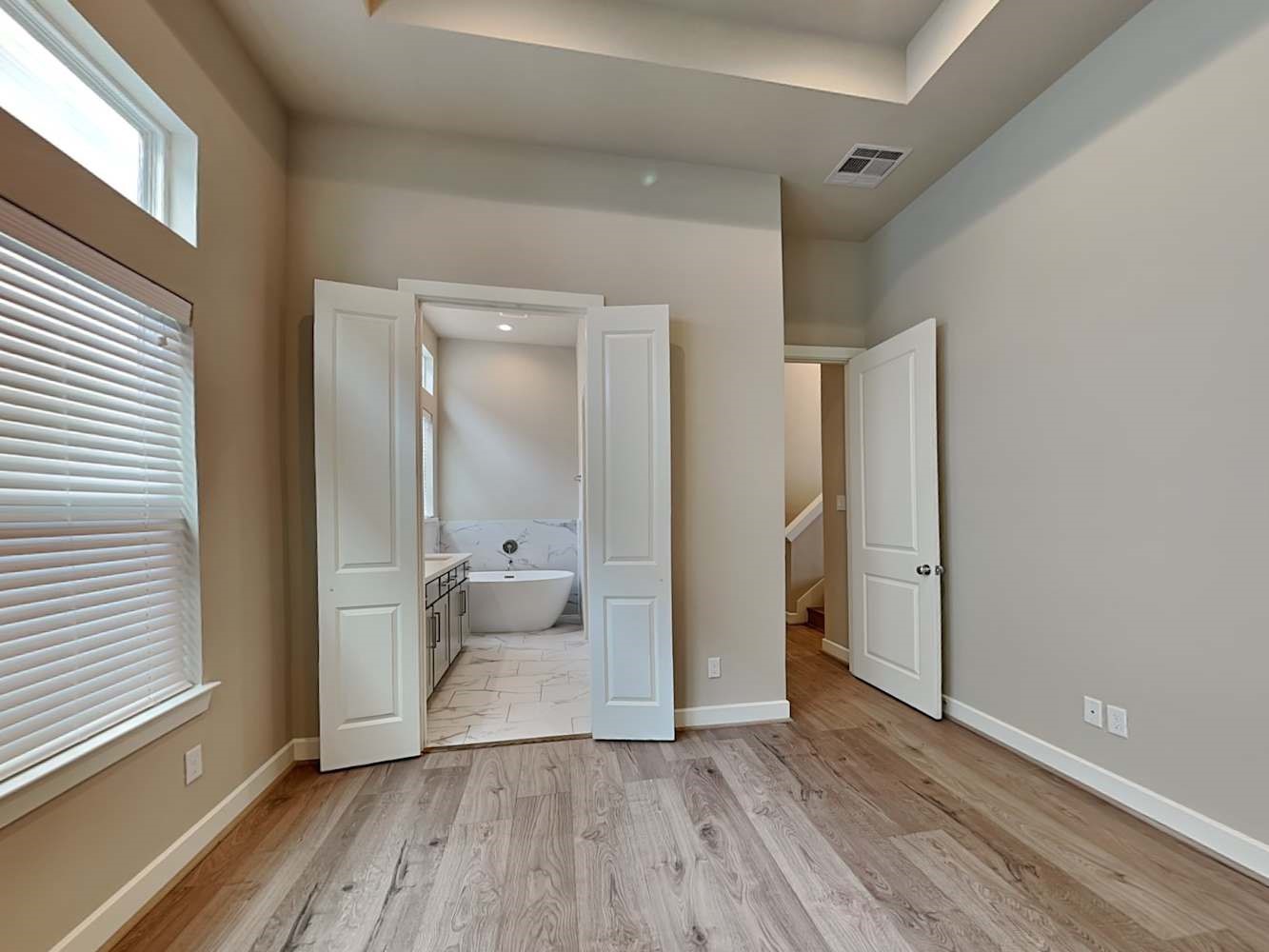 6347 Paddington Bend Drive Houston, TX 77008 - Photo 7 of 14 a view of a hallway with wooden floor and a bathroom