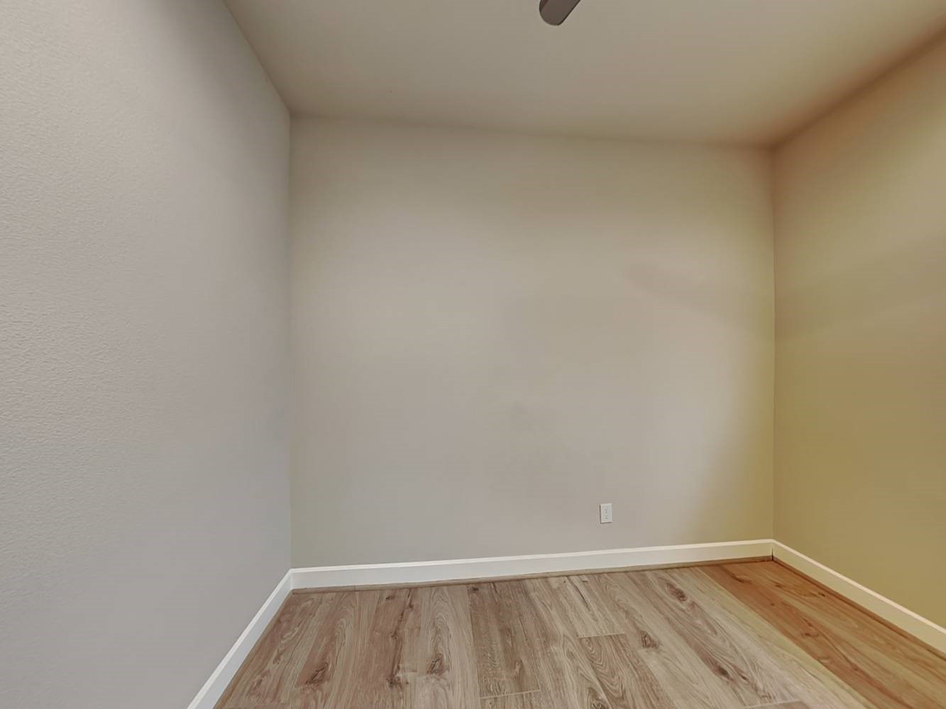 6347 Paddington Bend Drive Houston, TX 77008 - Photo 9 of 14 a view of an empty room