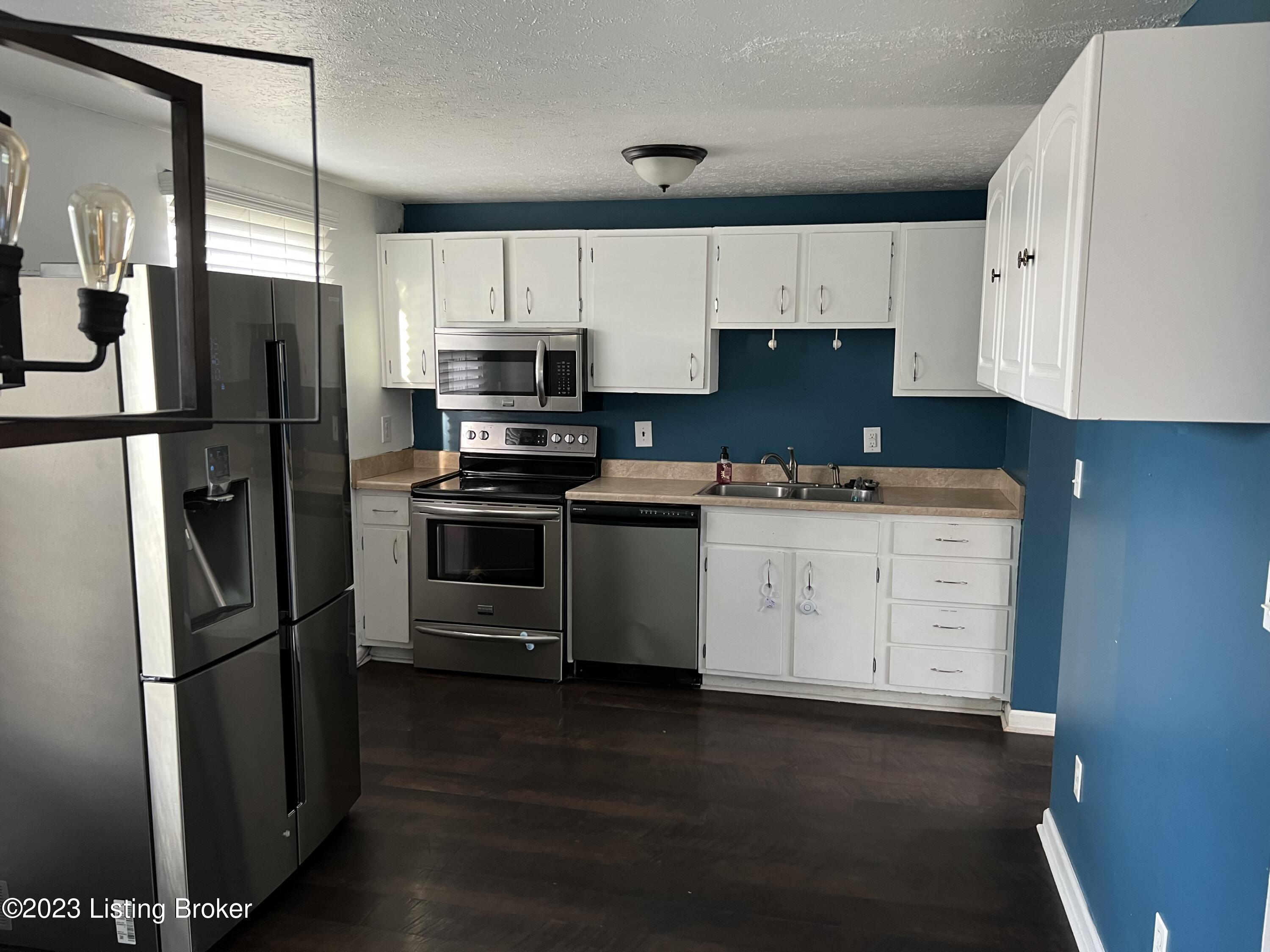 9526 Fairground Road Louisville, KY 40291 - Photo 2 of 6 Kitchen