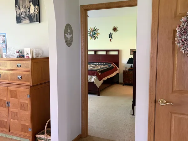 $400,000 | 362 Woodhill Drive, Carol Stream, IL 60188