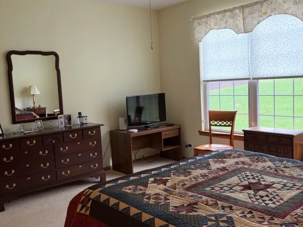 $400,000 | 362 Woodhill Drive, Carol Stream, IL 60188