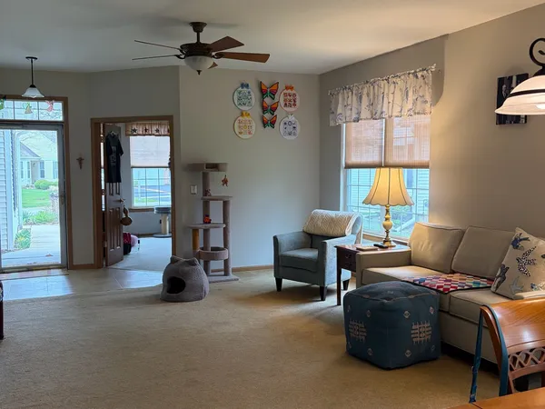 $400,000 | 362 Woodhill Drive, Carol Stream, IL 60188