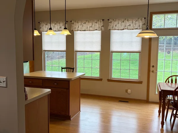 $400,000 | 362 Woodhill Drive, Carol Stream, IL 60188