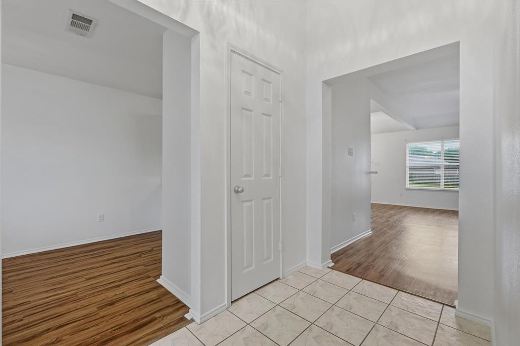 921 High Point Drive Midlothian, TX 76065 - Photo 13 of 39