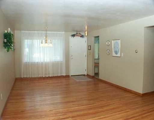 513 Lindsay Road Carnegie, PA 15106 - Photo 2 of 8 Dining Room.