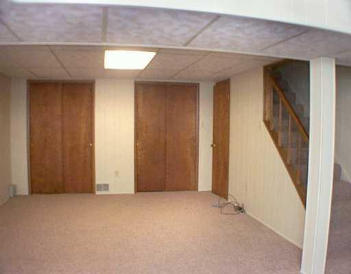 513 Lindsay Road Carnegie, PA 15106 - Photo 6 of 8 Den/Family/Great Room.