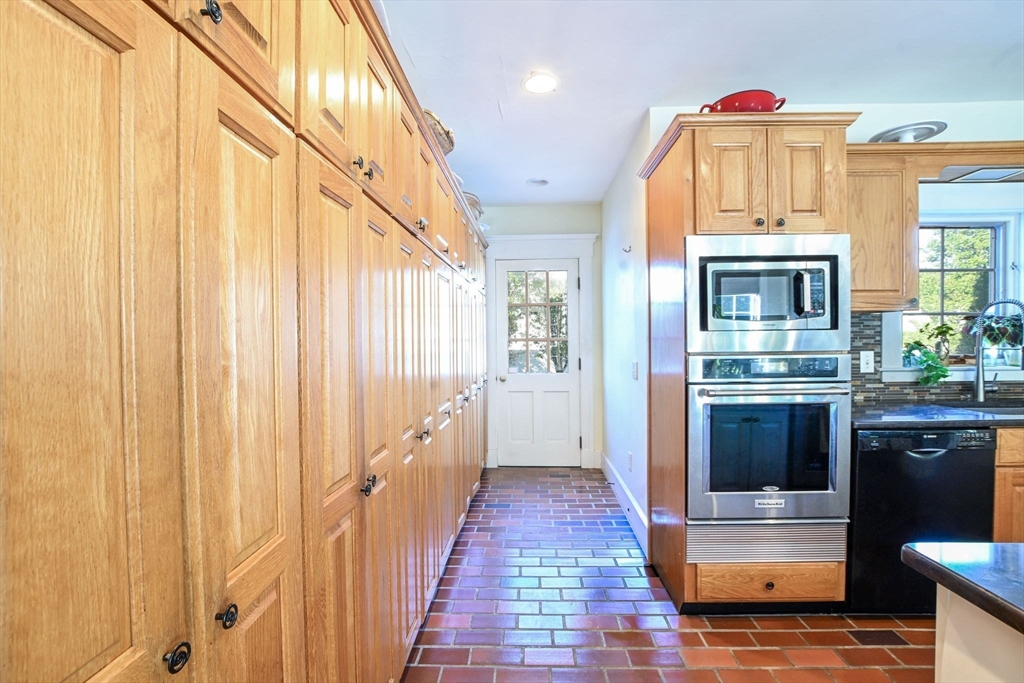 278 Slocum Road Dartmouth, MA 02747 - Photo 16 of 37