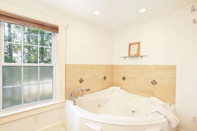 $814,900 | 278 Slocum Road, Dartmouth, MA 02747