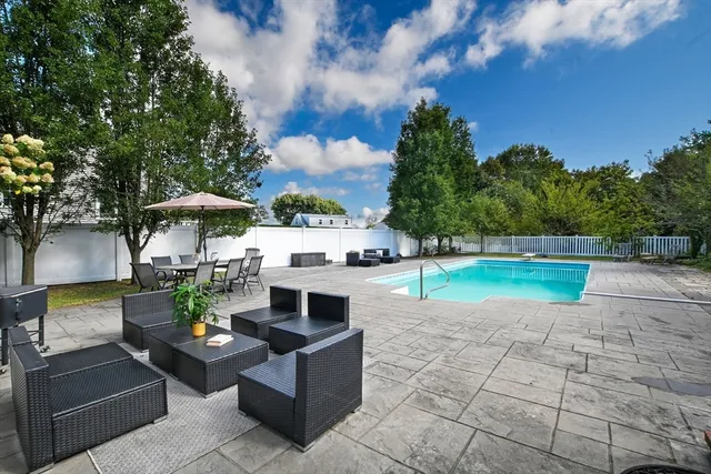 $814,900 | 278 Slocum Road, Dartmouth, MA 02747