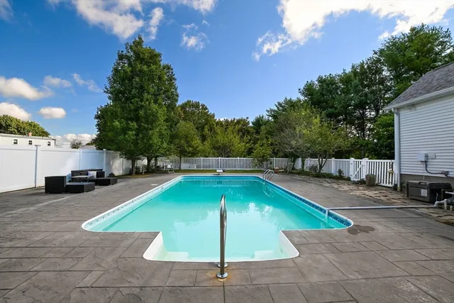 $814,900 | 278 Slocum Road, Dartmouth, MA 02747