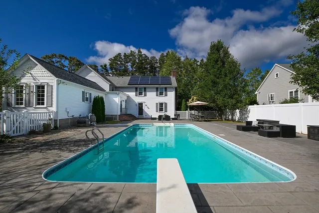 $814,900 | 278 Slocum Road, Dartmouth, MA 02747