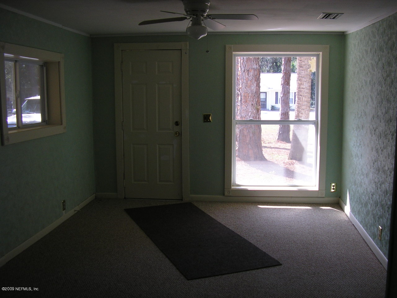 110 Browns Road San Mateo, FL 32187 - Photo 3 of 8 LIVING ROOM