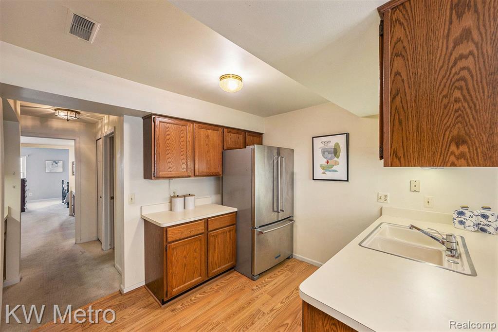 1695 Huntington Park, Unit D Rochester Hills, MI 48309 - Photo 10 of 24