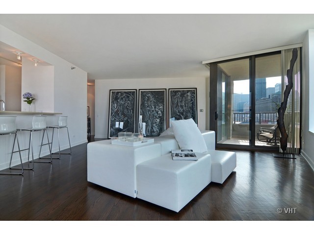 501 North Clinton Street, Unit 1105 Chicago, IL 60654 - Photo 4 of 15 a living room with furniture and large windows