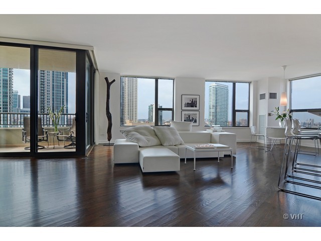 501 North Clinton Street, Unit 1105 Chicago, IL 60654 - Photo 5 of 15 a living room with couches and a large window