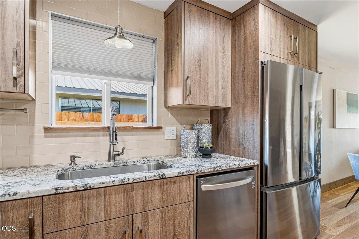 645 Northwest 7th Street Redmond, OR 97756 - Photo 13 of 37