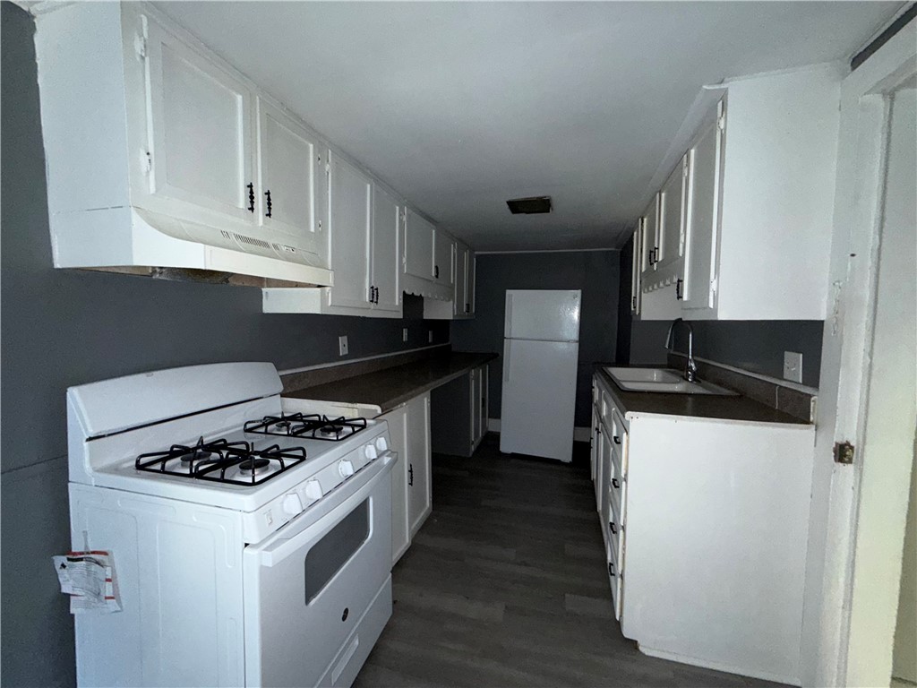 4 Lake Avenue, Unit 2 Auburn, NY 13021 - Photo 5 of 12 Kitchen
