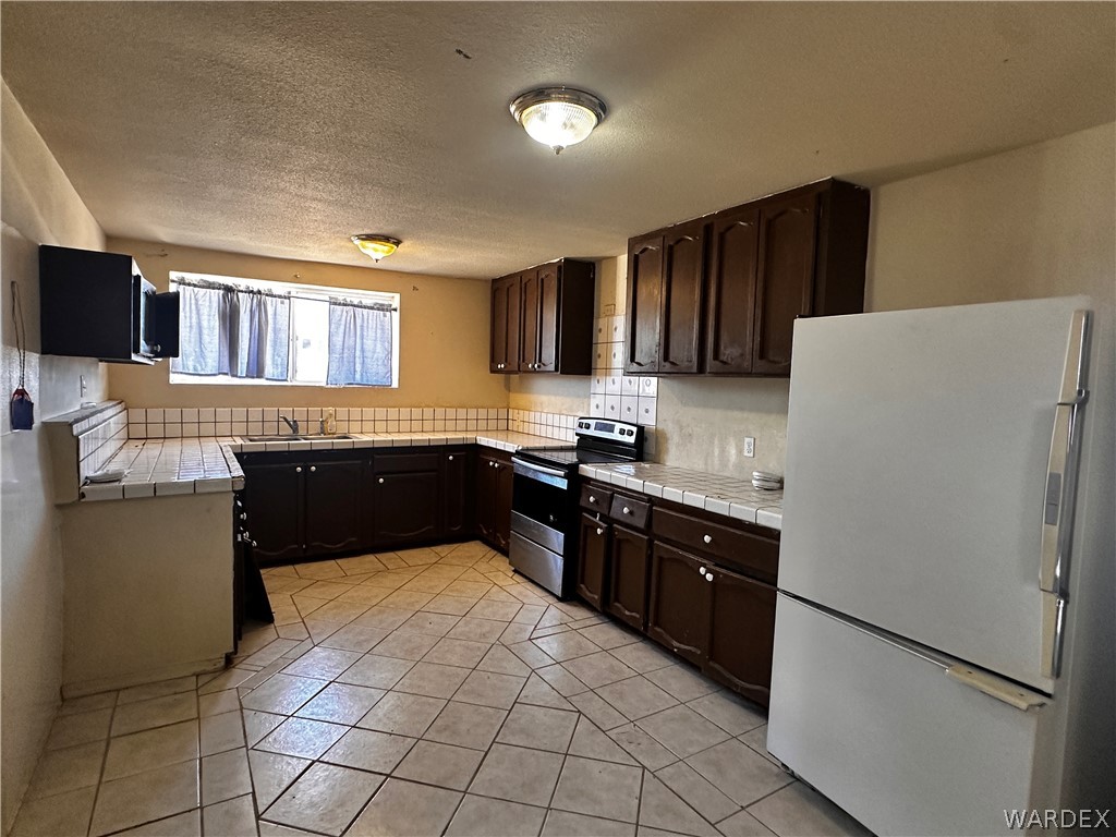 3868 Aztec Road Golden Valley, AZ 86413 - Photo 5 of 64