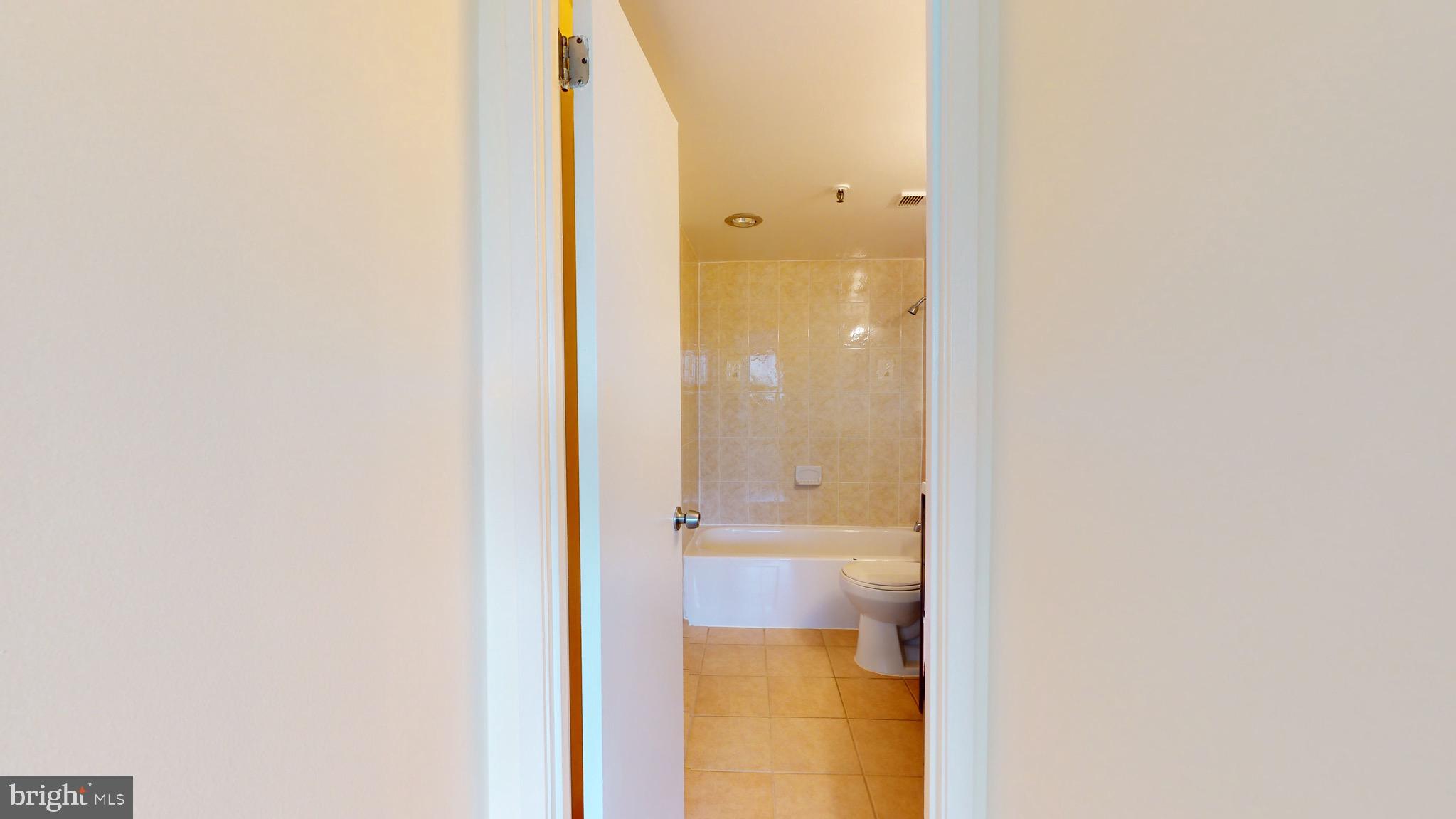 5911 Edsall Road, Unit 602 Alexandria, VA 22304 - Photo 14 of 40