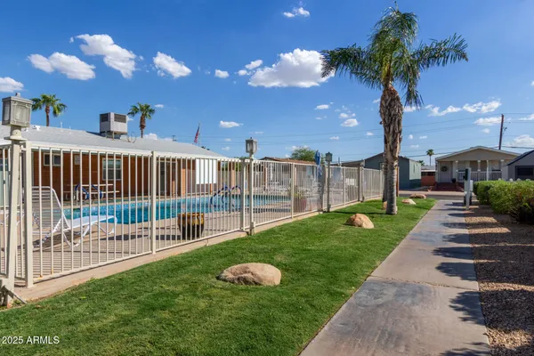 $100,000 | 18233 North 21st Place, Unit 52, Phoenix, AZ 85022
