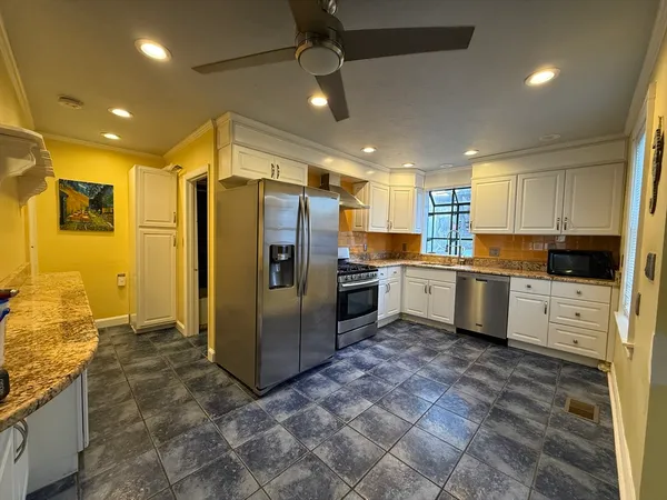 $3,500 | 170 Neck Street, Unit 170, Weymouth, MA 02191