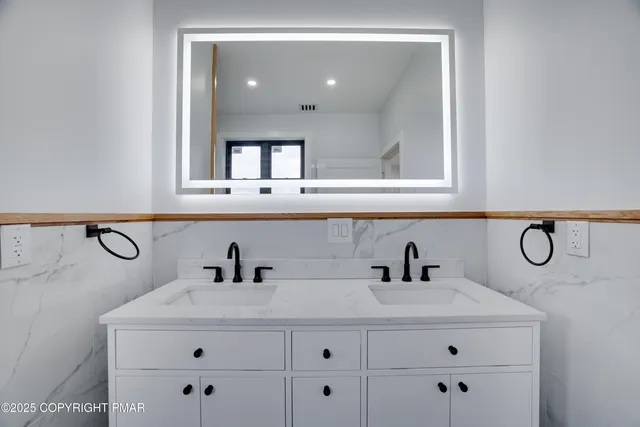 $1,488,800 | 1160 Dayne Drive, Lehighton, PA 18235