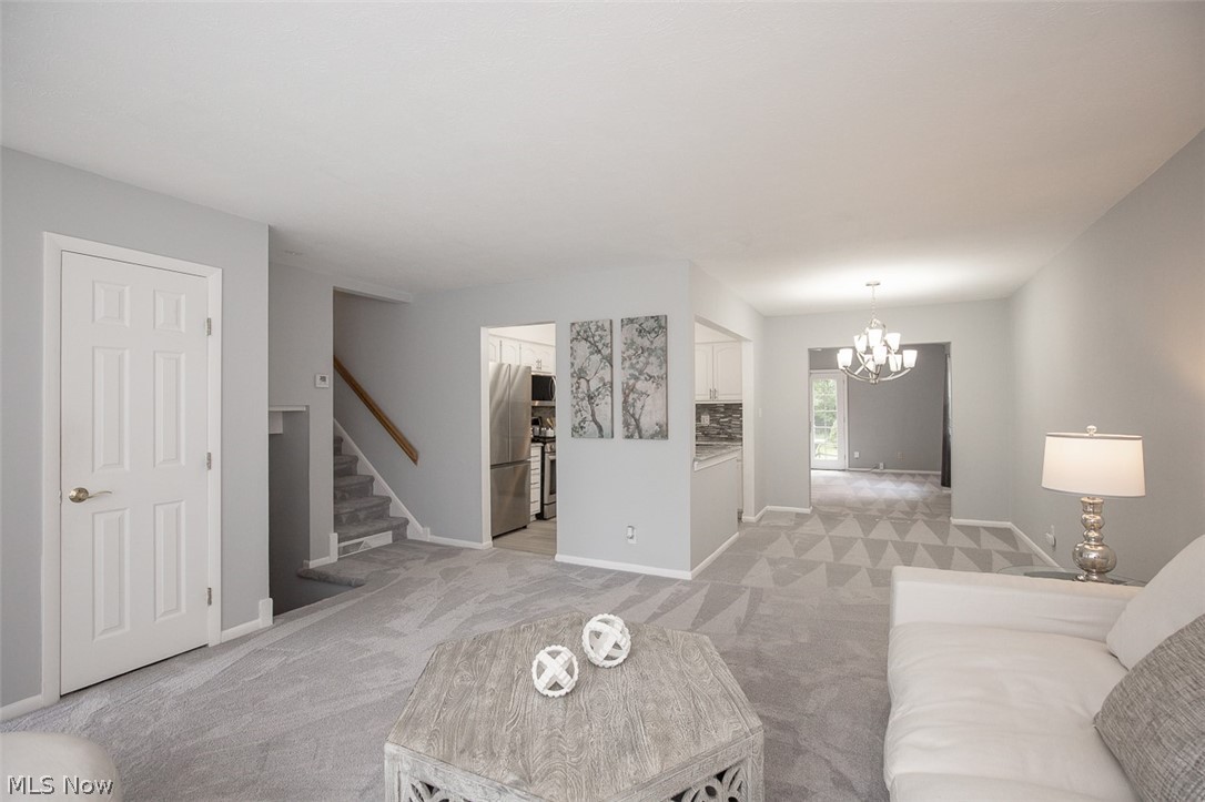 361 Skyview Road Cleveland, OH 44109 - Photo 5 of 38