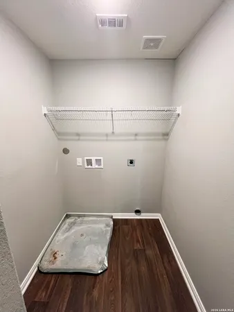 a view of utility room