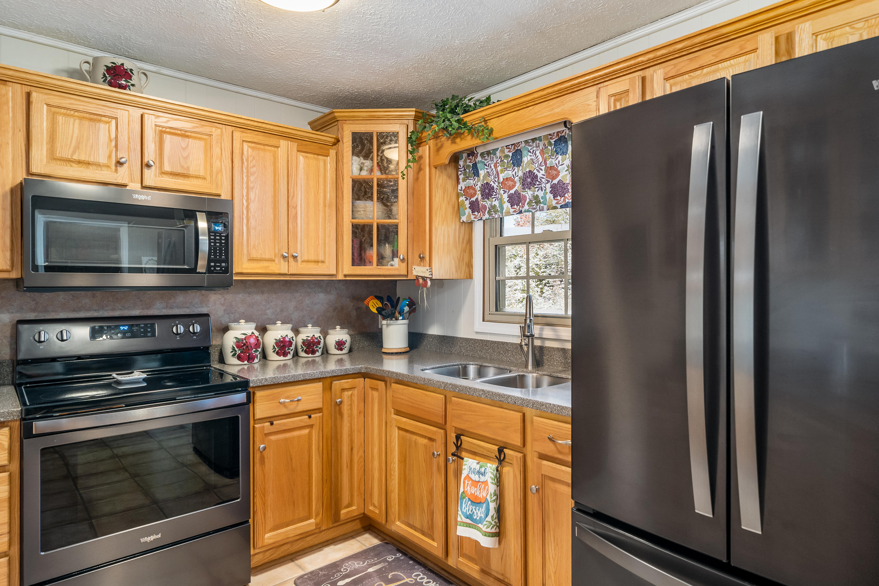 339 Combs Road Bluff City, TN 37618 - Photo 13 of 33 339CombsRd,BluffCity,TN(27of38)