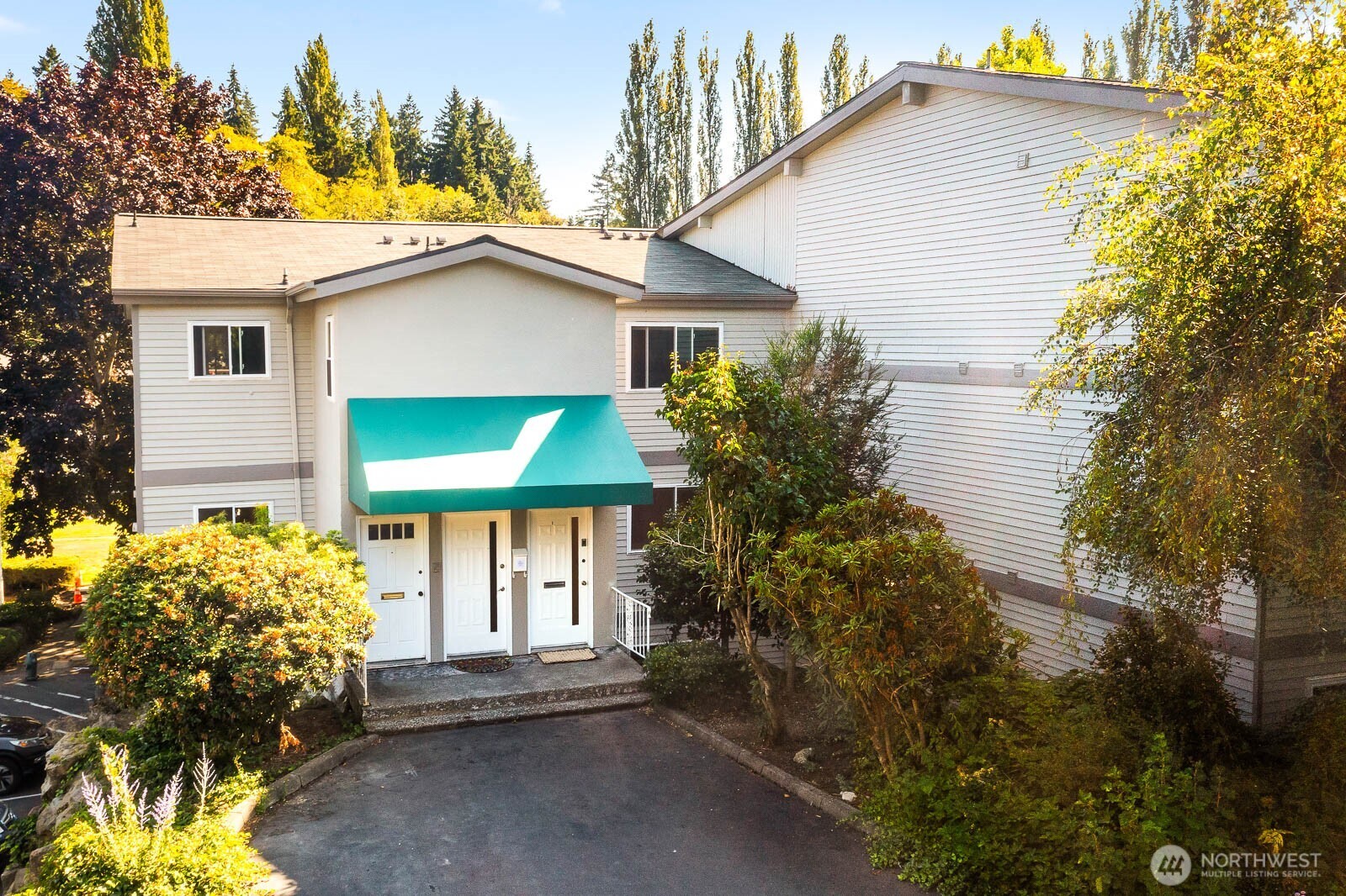 13279 15th Avenue Northeast, Unit B20 Seattle, WA 98125 - Photo 26 of 32 a view of a house with a yard and a garden