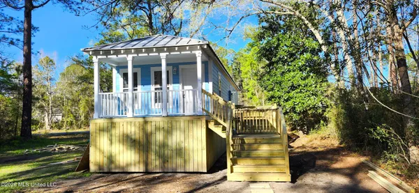 $1,000 | 1208 Pine Street, Ocean Springs, MS 39564