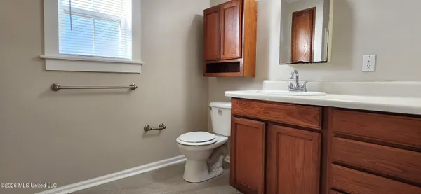 $1,000 | 1208 Pine Street, Ocean Springs, MS 39564