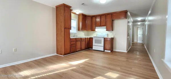 $1,000 | 1208 Pine Street, Ocean Springs, MS 39564