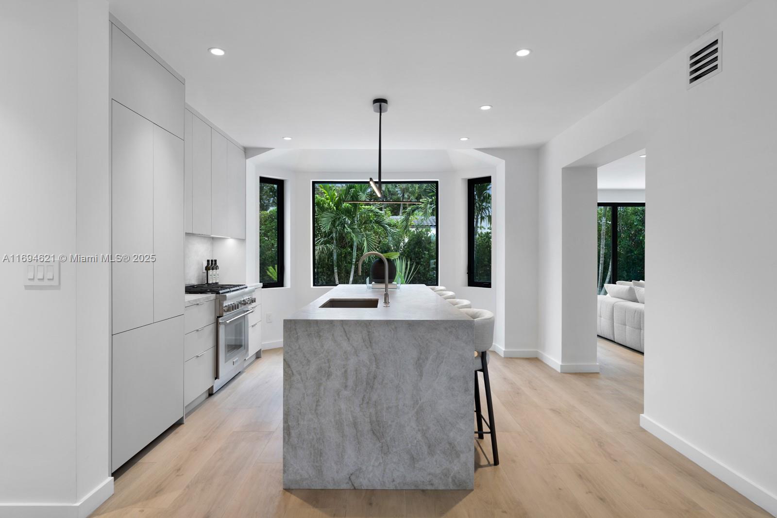 4575 North Bay Road Miami Beach, FL 33140 - Photo 14 of 40